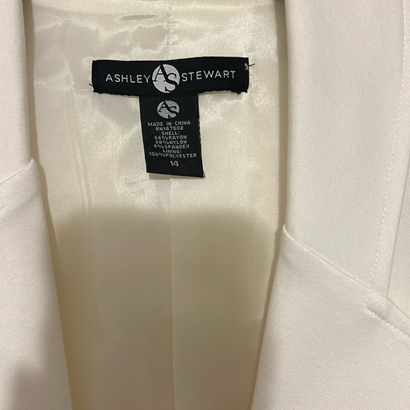 Ashley Stewart Blazer! Creme color! Great quality - Picture 3 of 8